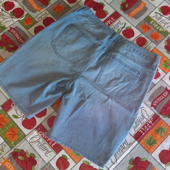 🏝️Versona Shorts Sz 8 / 28 Womens Bermuda Regular Rise Blue Textured w/ Pockets - Picture 2 of 6